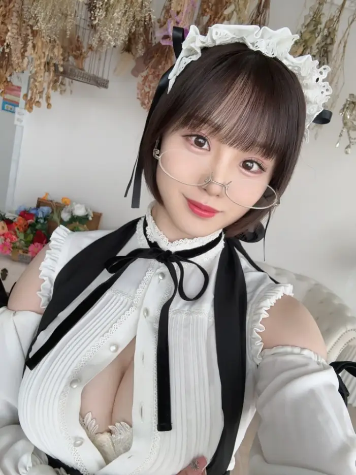 츠쿠모 요루 피부 하얗고 연기 잘해서 색기가 타고난 AV 배우
