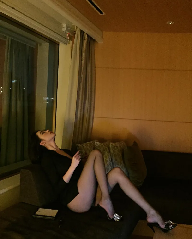 검스가 너무 잘 어울리는 처자와 호텔에서 좋은 경험
