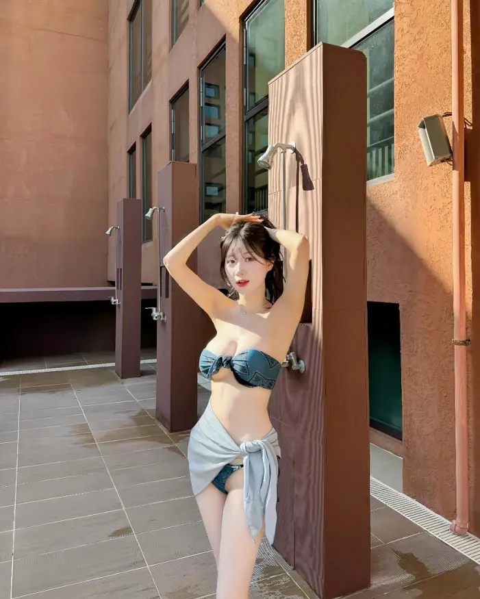 피부가 눈이부시게 하얀 누나