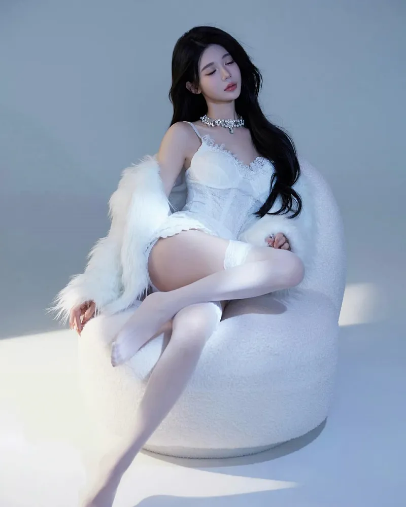 화이트 란제리의 자태